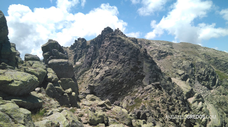 Bajando del Canchal del Turmal hacia la Portilla Baja del Pico Talamanca